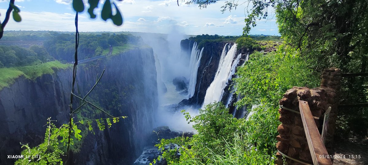 Zamsato's tweet photo. The water level is slowly rising at the Victoria Falls 🌊 but it is far below last year's level. At least in the morning the mist is visible from a distance.

Time to come to Livingstone and see the everlasting rainbows 🌈.

 #destinationlivingstone #VictoriaFalls #privateguide https://t.co/QhfrVxfqSY