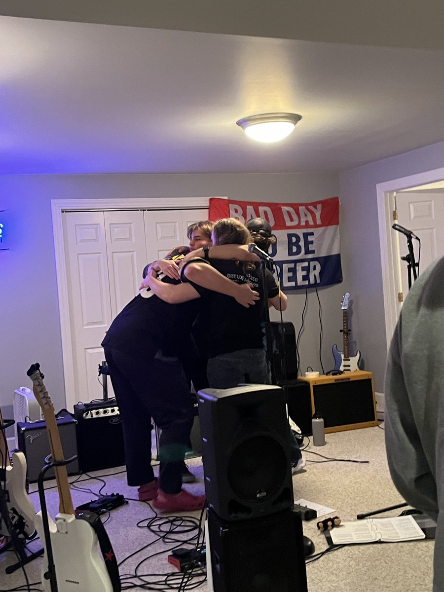 Superdilly1's tweet photo. Beautiful poctures taken by @mossygeese
And a suprise guest my baby boy elvis the cat. Mmhmmmmm cute lil baby 
@TenetsBand https://t.co/Oj8ShL3TSF