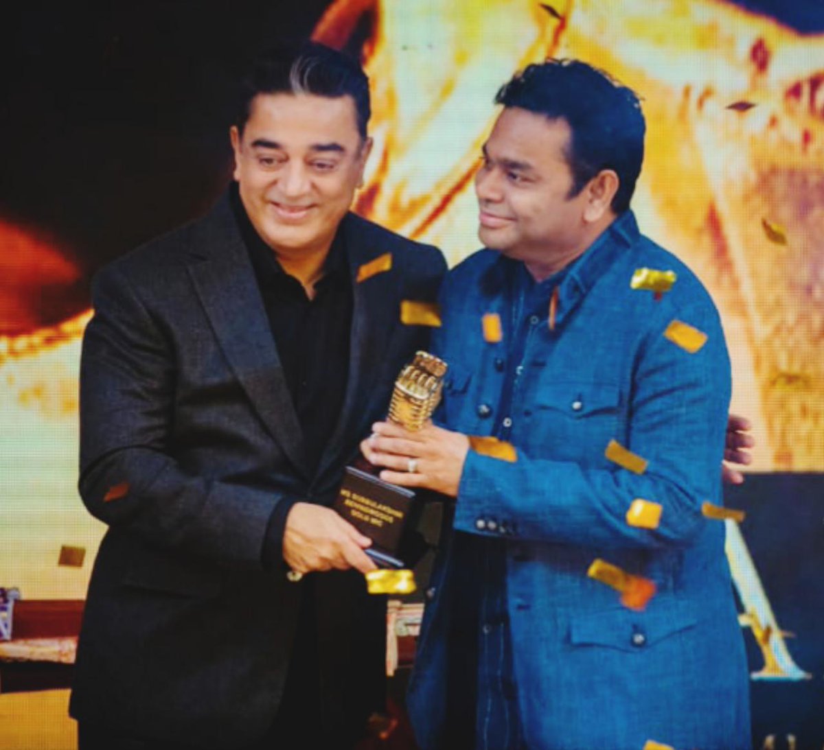kamalmaniac's tweet photo. @arrahman ♥️♥️♥️ https://t.co/tH1poAriw6