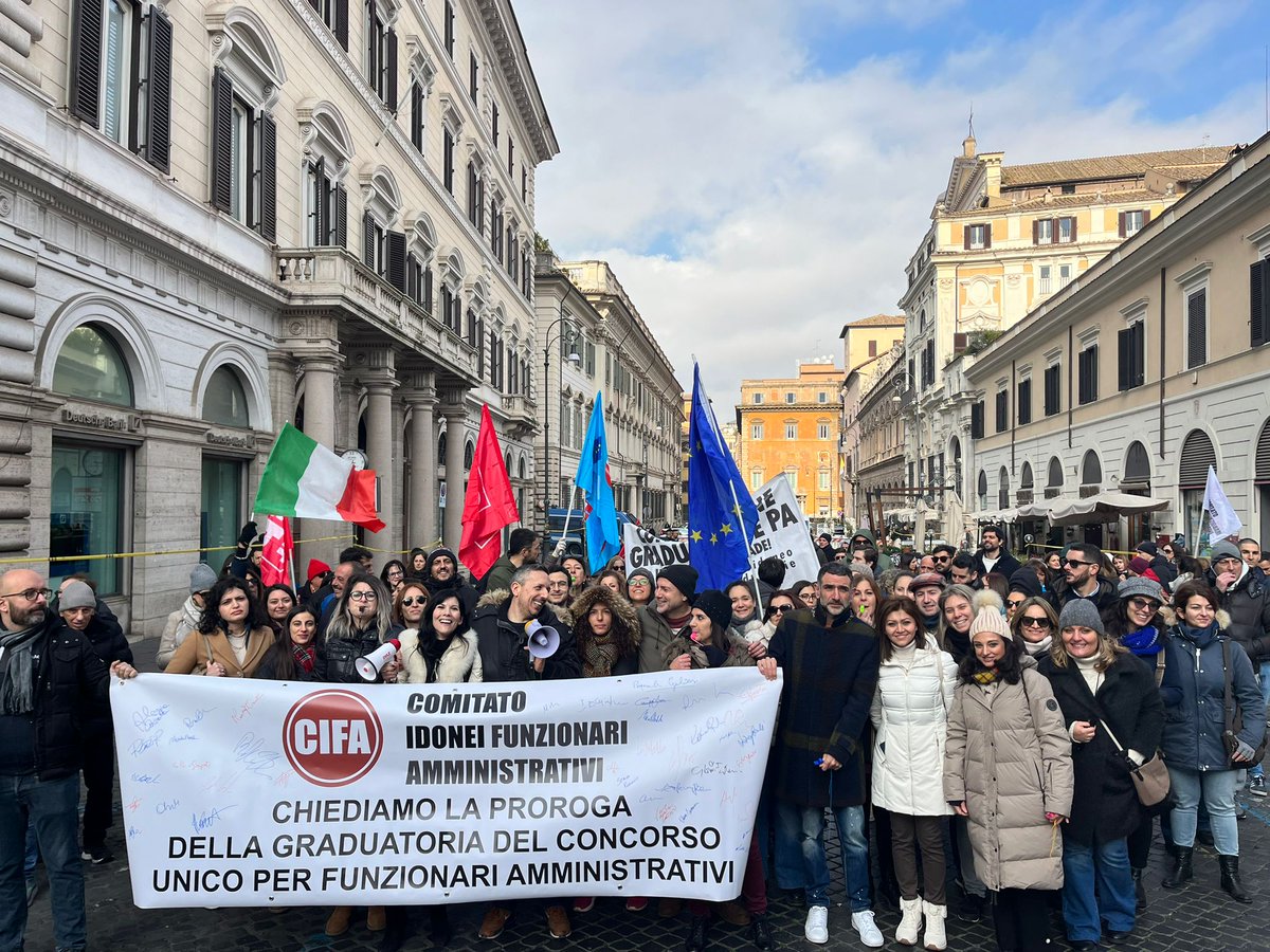 BobRobCufa's tweet photo. Il tricolore vuol dire anche opportunità. Ma non per gli #idoneicufa rottamati da questo governo nonostante la grande richiesta dei ministeri 
@ClaudioDurigon @Antonio_Tajani
@matteosalvinimi
@FrancescoLollo1
@ella_bucalo
@FurlanAnnamaria
@gasparripdl https://t.co/UVAp1kUuhI