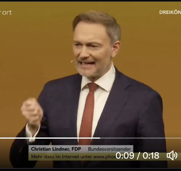 MitAktien's tweet photo. Wer hat sich "verrannt" die Bauern? Oder die Ampel-Regierung, die immer wieder die selbe Politik macht und glaubt, dass etwas anderes dabei herauskommt? https://t.co/sv6u3ItDJt