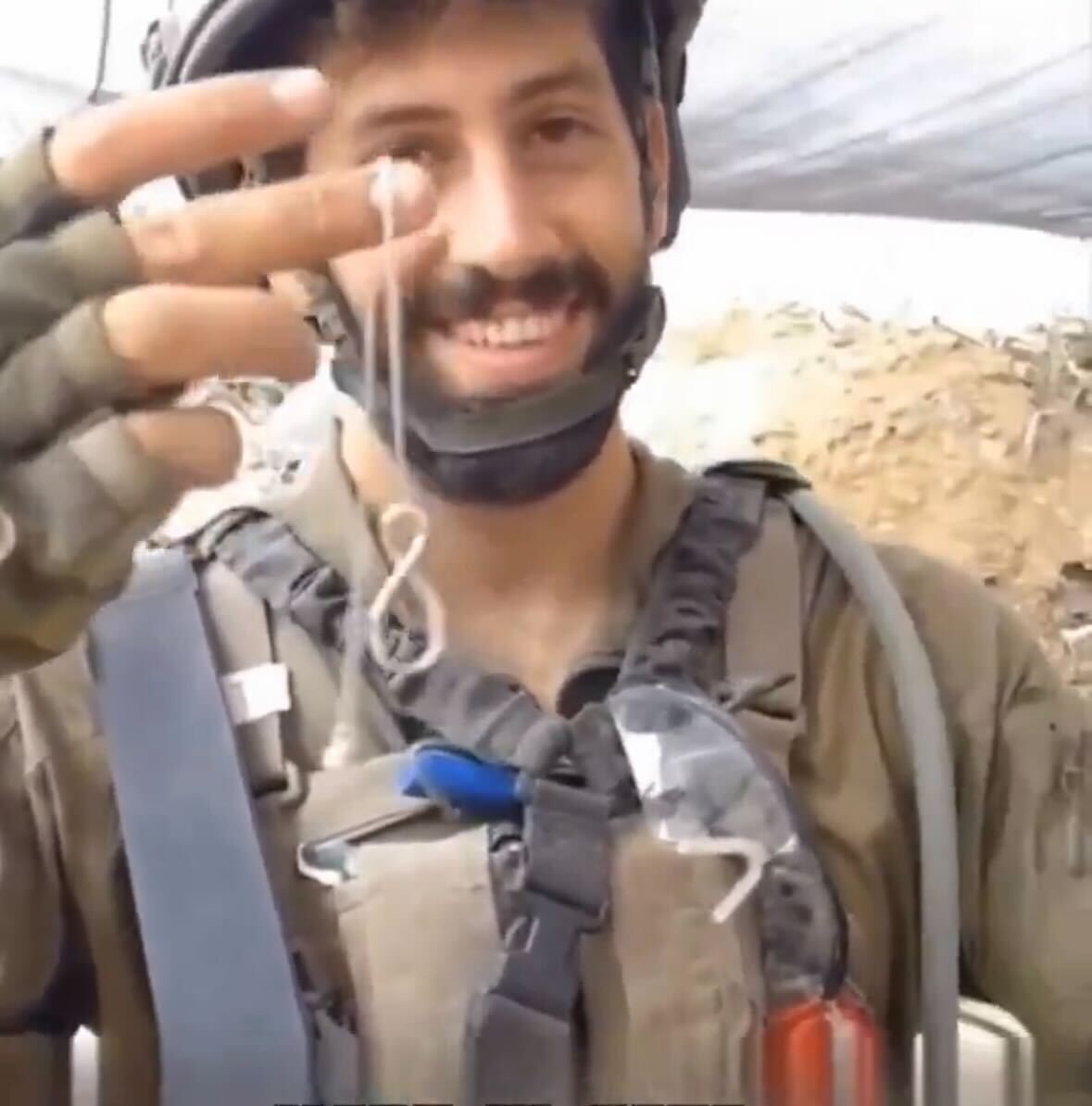 angeloinchina's tweet photo. Jews had their jewelry stolen by Nazis during WW2

Now Zionists are stealing Palestinians jewelry.... https://t.co/IUQtWVTgqQ