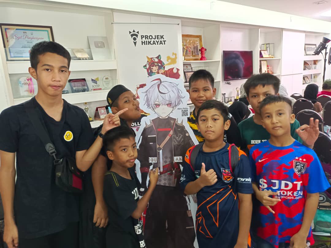 projekhikayat's tweet photo. As #festivalserambukuprima comes to a close, Projek Hikayat wants to give a special shoutout to @artis_berbudaya who visited us at @Karangkraf over the past days. We look forward to exciting collaboration between each other for the coming future~!

#VtubersEN https://t.co/tu6OgRXNoq