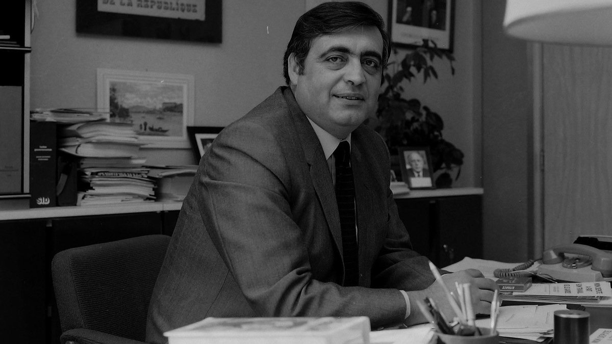 [#CeJourLà] 7 janvier 2010, disparition de Philippe Séguin, député des Vosges, ministre, président de l’Assemblée nationale et grande figure du gaullisme social, auquel il a donné un second souffle dans les années 1980-1990. Il aimait la 🇫🇷 avec passion, sincérité, émotion !