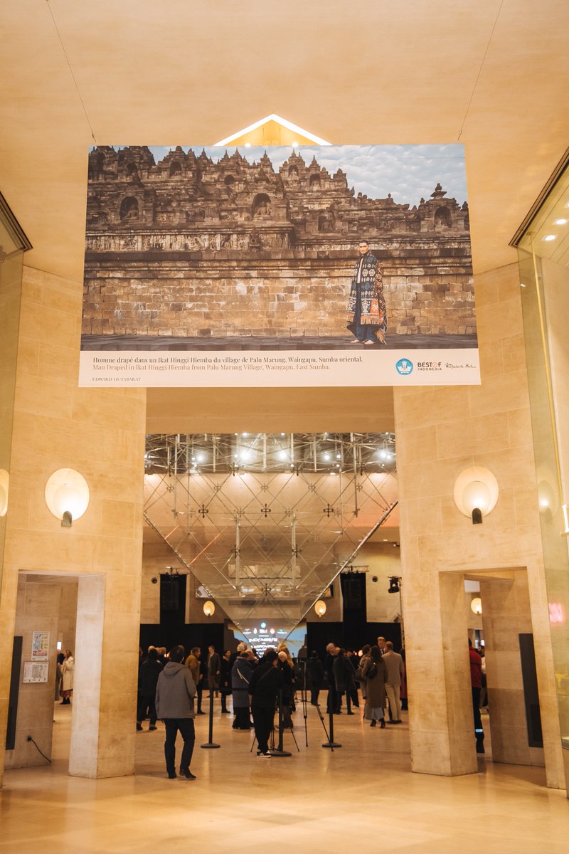 Royal_Group's tweet photo. L'#exposition photo « Indonésie au Carrousel du #Louvre »  sur les richesses de l’#Indonésie prend fin le lundi 8 janvier 2024. Ne ratez pas l’occasion de découvrir les 22 #photographies capturées par le célèbre #artiste indonésien @edo_thejourney

📍 Carrousel du Louvre https://t.co/BZ99Y9rPjp