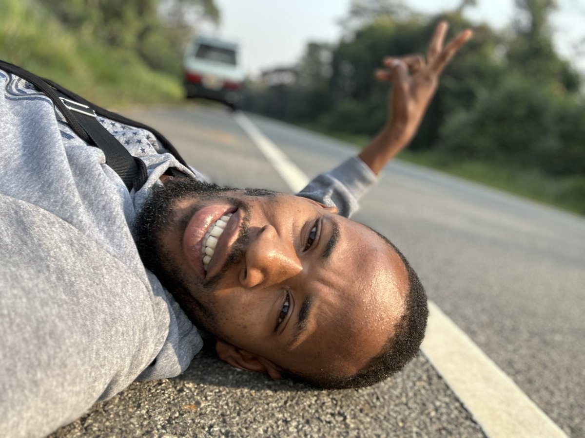 bentique3's tweet image. When clients go tracking chimpanzees and all you are left with is your phone and the road 😂😂😂