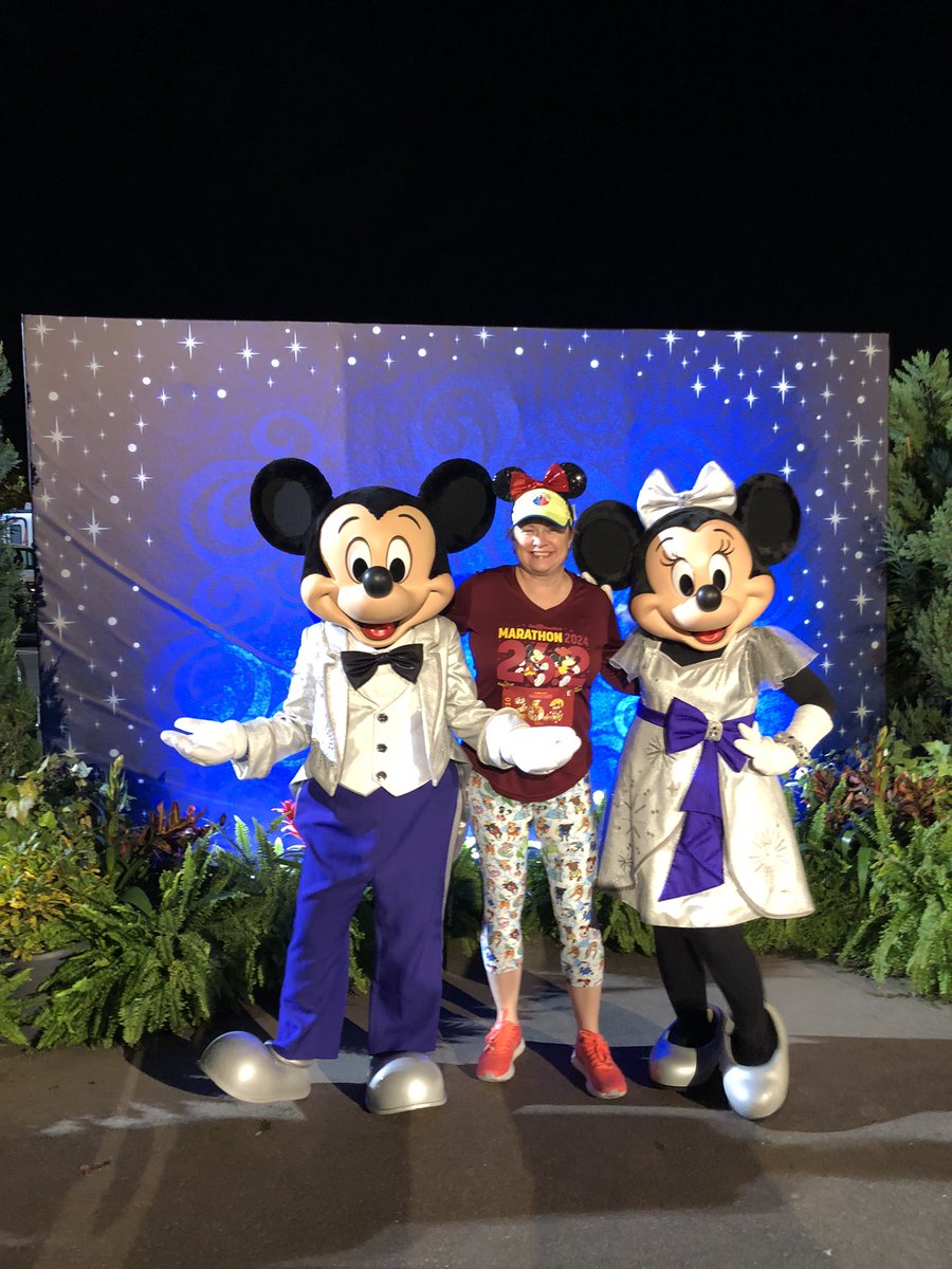 Mickey & Minnie! ❤️ #disneyworld #disneymarathon #disneymarathonweekend #mickeymouse #minniemouse