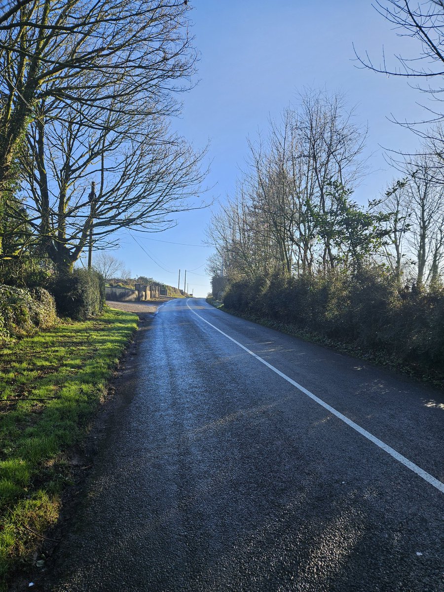 Siúlóid na maidine. Isteach sa cheó, sa cheó agus ag teacht amach as an gceó. (A walk into and out of the fog) #100lásiúil #100Daysofwalking #BesafeBeseen