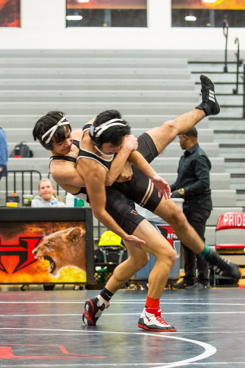 It's wrestling season! Pictures from Broad Run dual are at facebook.com/HeritagePrideP…

<a href="/HHSPrideSports/">HHSAthletics</a>