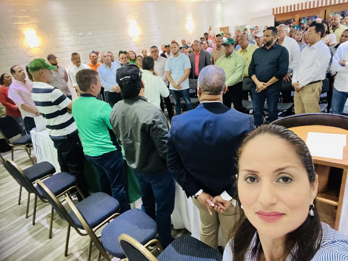 anamiledys's tweet image. Participamos con mucho entusiasmo en #Asambleas de fidelización de nuestro padrón electoral de @FPcomunica en la Circunscripción 2 de #Santiago  

#VolvamosPaLante @LeonelFernandez 
@RubenMaldonadoD @EliasDiputadoDn @CesarAFernandz @profjoseizq @hamletotanez
