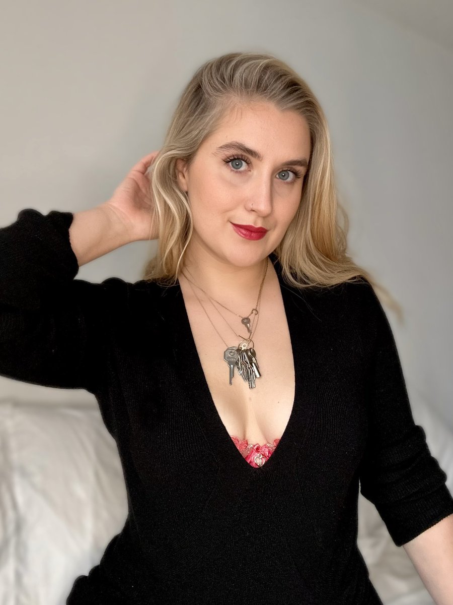 VKeyholding's tweet photo. Happy Birthday to the Goddess that is @HouseOfDouleur 😍

Be sure to go wish Mistress, a Happy Birthday at https://t.co/lfBO07jwi6 

🥳 https://t.co/NSbrLNmoZn