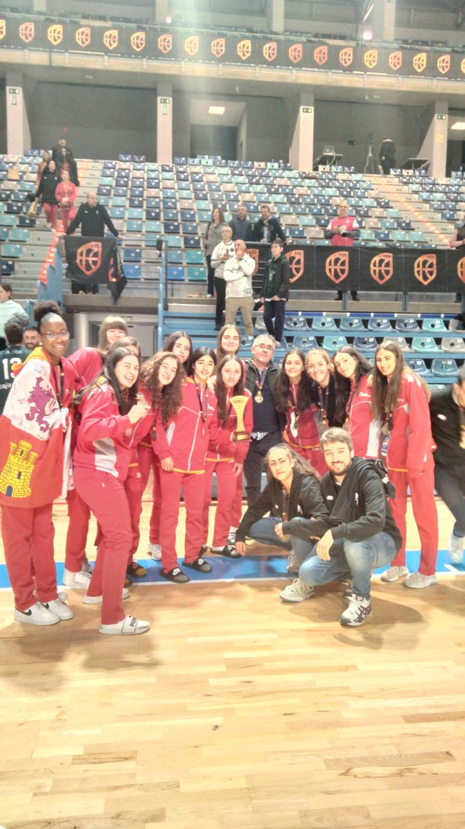 🎉 ENTRENADORES 🎉

Nuestro Secretario General, Diego Valdegrama, en el CESA 24 en Huelva, apoyando a nuestros asociados.

Manu Izquierdo y su equipo, han resultado Campeones de España INF FEM <a href="/FBCyL/">FBCyL</a>.

#EntrenadoresACLEB
#KDTINF2024