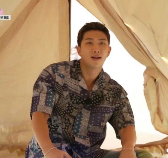 jmygmochis's tweet photo. KIM NAMJOON DIOS APRIETA PERO TÚ AHORCAME, ES QUE MIREN ESOS BRAZOS POR FAVOR, ES ILEGAL. https://t.co/O7xk5JOtX5