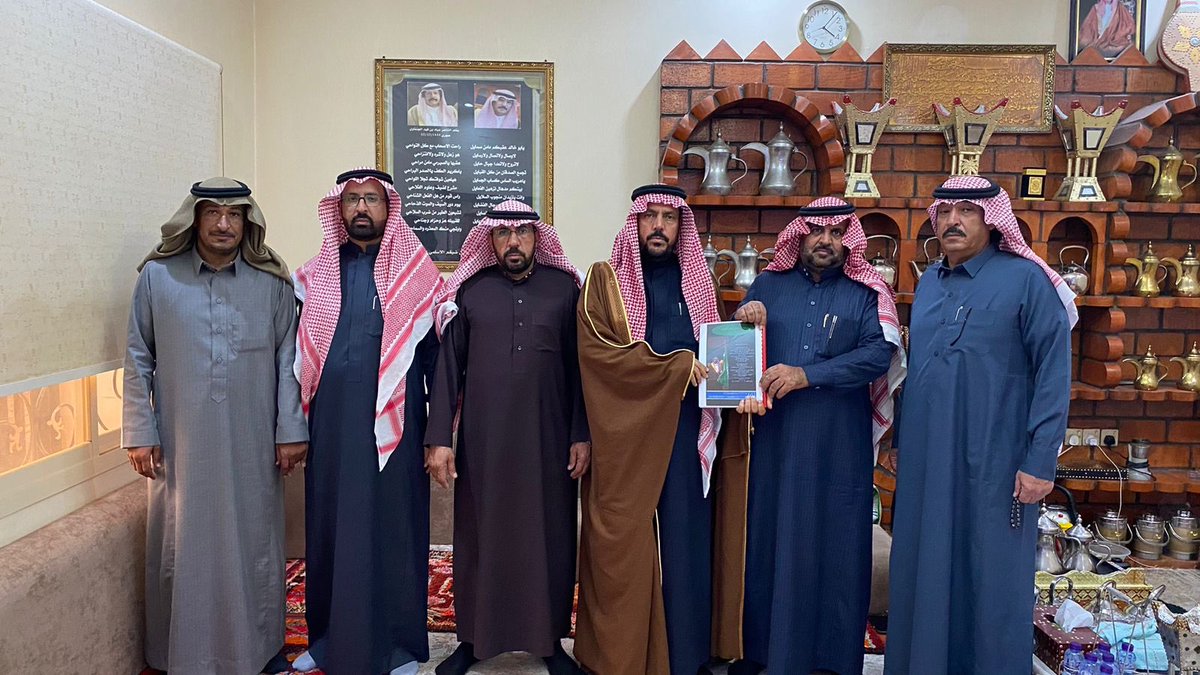 Alzbilan's tweet photo. نشكر الشيخ خلف جزاع ال سلمان ولجنة عشيرة آل سلمان من الأسلم وعموم 
ال سلمان..تسليم بيان الحمله للجنة عتق رقبة سعود محمد الزبيلي البالغه ١١٢٧١١ ألف ريال https://t.co/riLrmU0rSs
