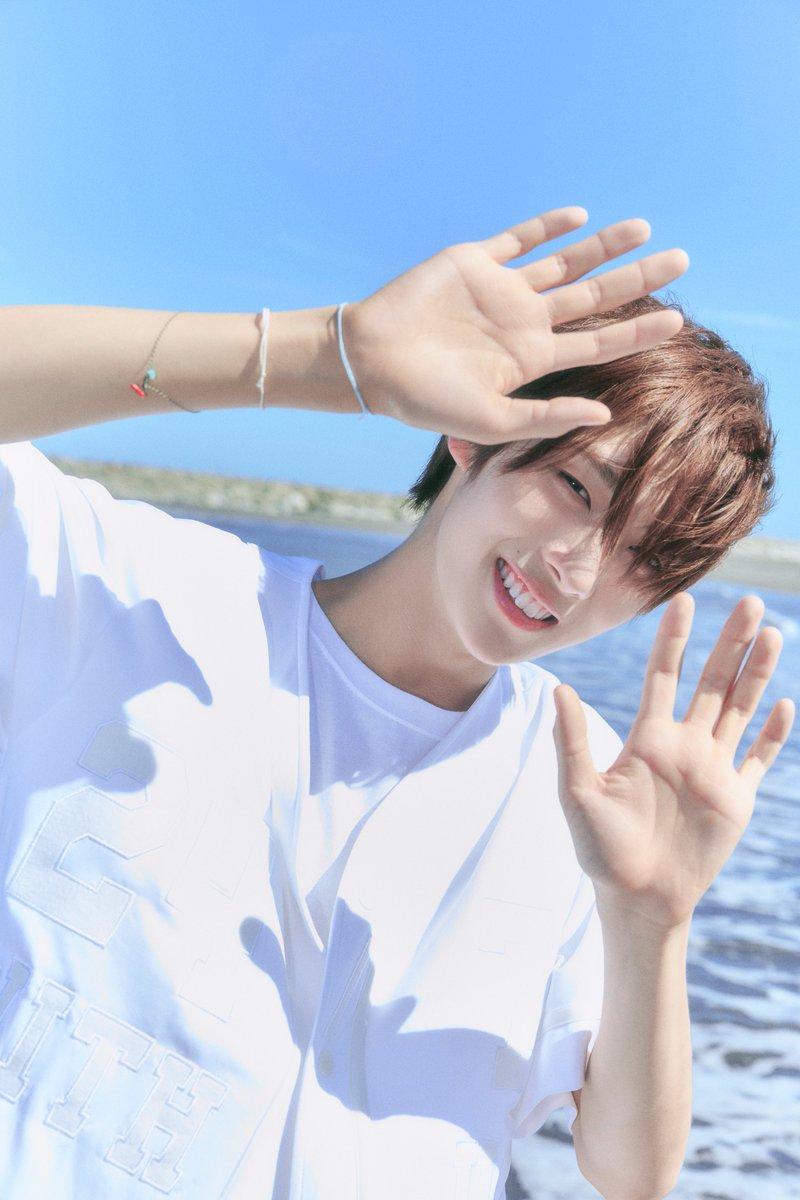 TWS : 1st Mini Album 'Sparkling Blue'
Official Photo Sparkling ver.

#YOUNGJAE #영재

🫧 2024.01.22 6PM (KST)
🫧 2024.01.22 4AM (ET)

#TWS #투어스 #247WithUs
#Sparkling_Blue