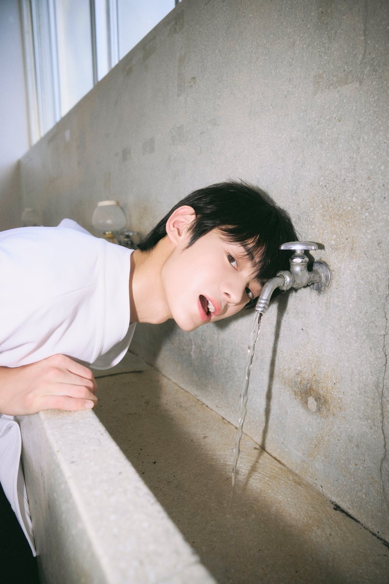 TWS : 1st Mini Album 'Sparkling Blue' Official Photo Sparkling ver