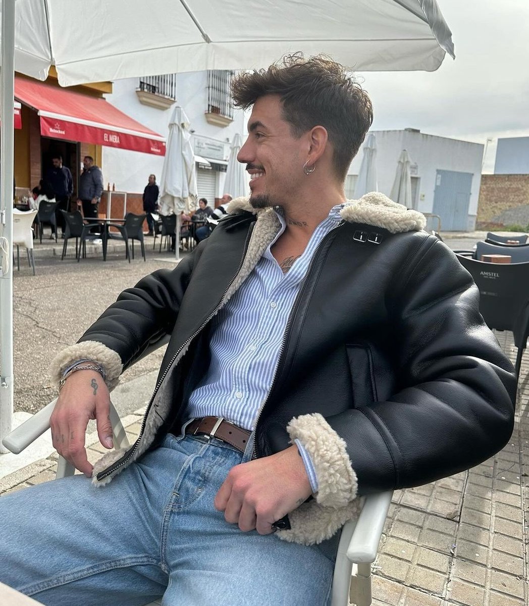 Comento__todo's tweet image. Ahora tenemos post de Luis en Instagram👏👏🫢. Que bonito es, que sonrisa tiene y que feliz se le ve. Por cierto, los reyes de los molares no han podido tener más gusto😜. Que bonita la chaqueta y que bien le queda🤫 @Luitingo #Jessingo7E