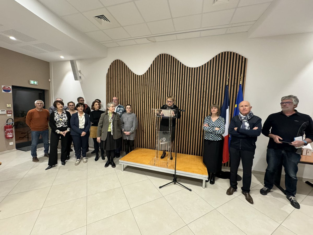 phfrei's tweet photo. Poursuite des vœux à #Couternon. De multiples actions menées depuis le depuis du mandat et des projets structurants concrétisés cette année comme la salle des fêtes. Félicitations à madame le Maire et au conseil municipal pour votre engagement au service la population.
#Circo2103 https://t.co/QpcS3xeNnR