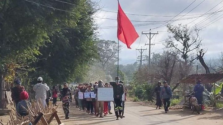 KhinLay8111999's tweet photo. An anti-coup revolutionary protest somewhere in Sagaing region.  #2024Jan7Coup #HumanRightsViolations  #WhatsHappeningInMyanmar https://t.co/GRqz19SEvJ