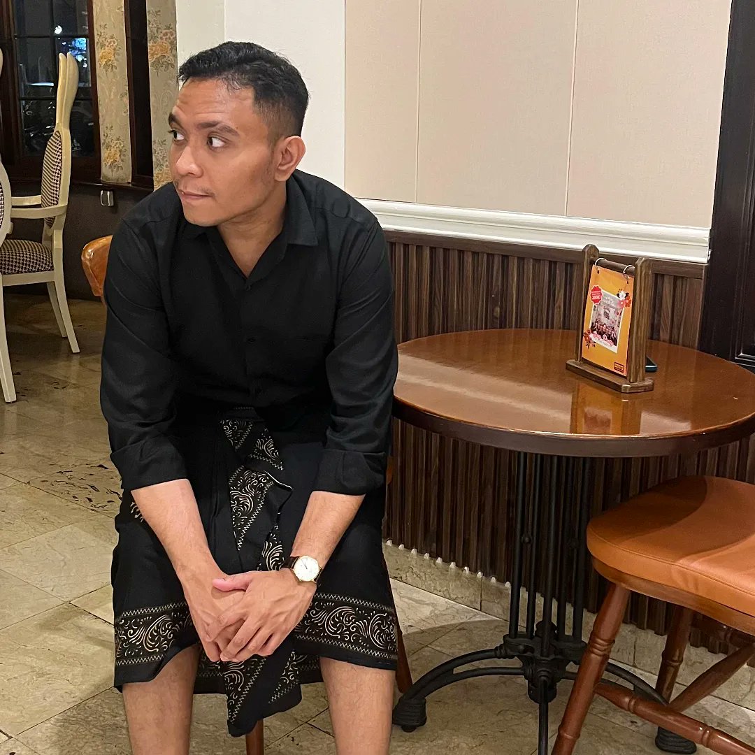 dripbumble's tweet image. one side of me