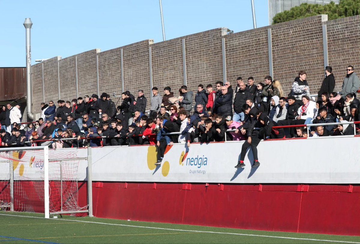 Partidazo y ambientazo en el 🏟️ Parc de la Catalana. 

CF Barceloneta 🆚 <a href="/UltMostoles/">Ultimate Móstoles</a>

🙌🏻 Gran entrada en la grada y 'showtime' en el verde 🔝

#SomMariners 🔴⚪ #Barceloneta