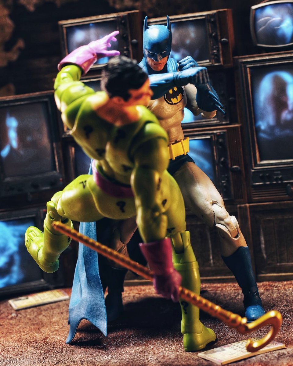 'A riddle that everyone knows the answer to is worthless.” [ 📷: @pizzalovermac ] ➡️ instagram.com/p/Cz1RvVlxMC0/ #McFarlaneFanDay #DCMultiverse #Batman #TheRiddler #McFarlaneToys