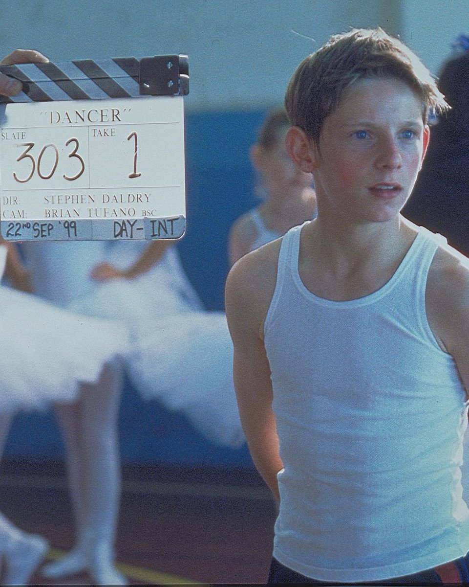 Working_Title's tweet image. Taking a trip down memory lane to 1999 on the set of Billy Elliot with the talented and oh-so-young Jamie Bell. The energy was electric. 😍 #BillyElliot #JamieBell