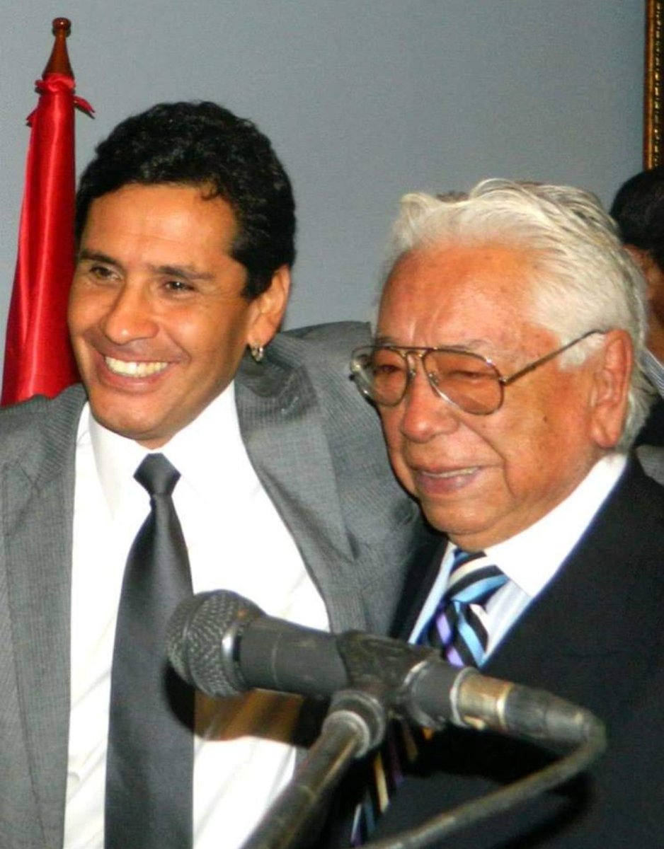 Conversar contigo era como ingresar a Las Mil y una Noches, maestro total ,rescatabas historias dentro de historias
No existía el no, el nunca, el imposible, el no se puede en tu vocabulario.
Mi admiración por la valentía que portan los pioneros como vos.
Mi cariño hasta el cielo