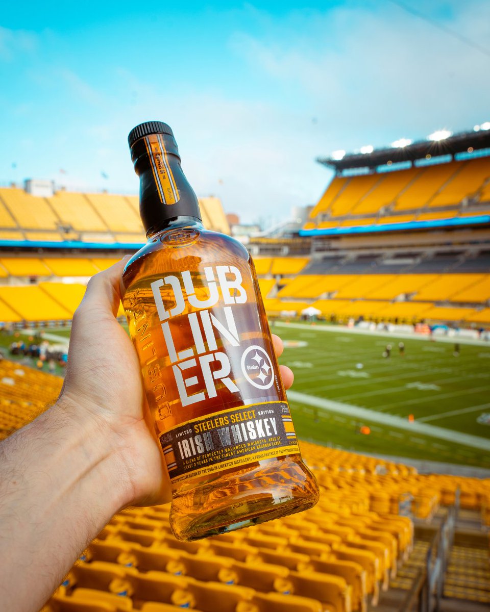 When the Steelers play, we pour. 🥃 Dubliner Steelers Select Whiskey: the MVP of game day gatherings! 🏈

#Dubliner #DublinerWhiskey #IrishWhiskey #Whiskey #WhiskeyCocktails #GameDay #Steelers #SteelersNation #Snacks