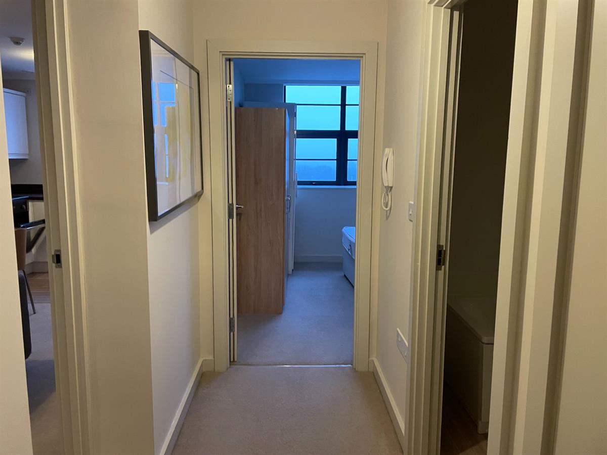 thegrayhouseltd's tweet photo. Fully furnished one bedroom flat available now Rent £725pcm. Deposit £825. EPC C79. #pontypriddrental #pontypriddproperty #pontypriddflats #pontypridd #pontypriddlettings #graigwen #pontypriddapartments #pontypriddproperties #pontypriddliving https://t.co/o7u49LhTAX