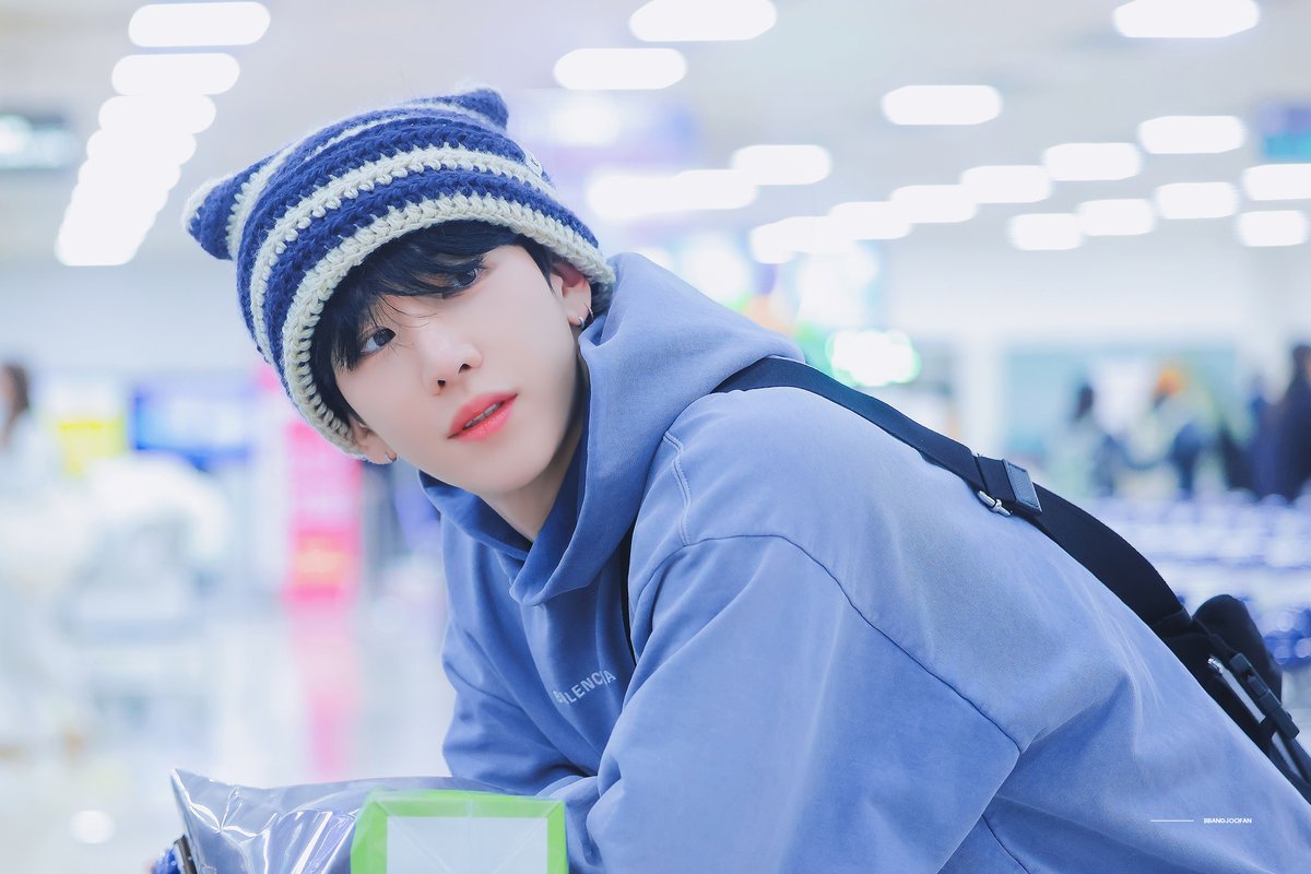 231130 입국 #팀24시 #김병주

#우리들의_세렌디피티_병주의생일
#세살_병주의_서른번째_생일_축하해