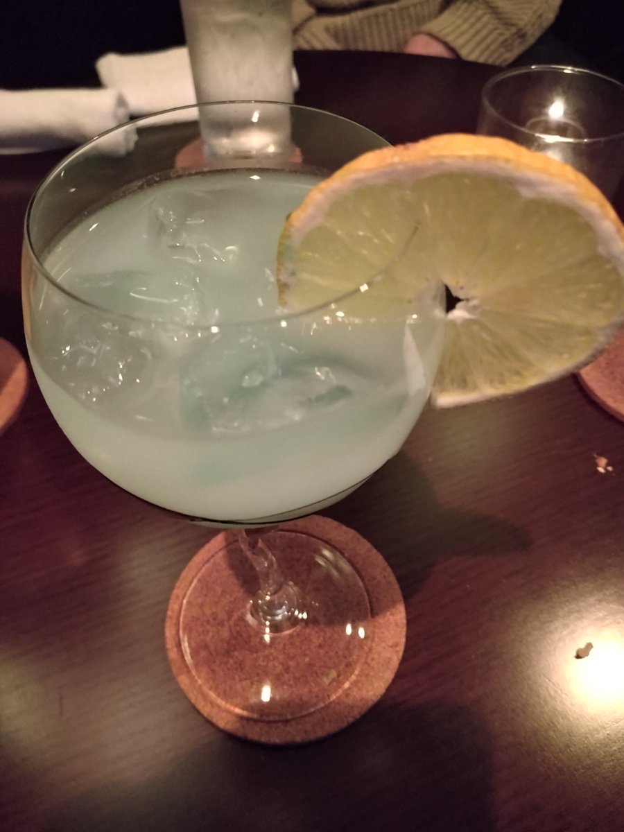 OwcEnc's tweet photo. 本日はお洒落で落ち着いたBarに行って来ました🍸
ムリを言って作って頂いた「今年のモンテディオ山形」を想像して作って頂いたマスターのオリジナルのカクテルです🍹
マスター❗
美味しいカクテルごちそうさまでしたm(_ _)m
#Bar12 https://t.co/X4T8XCrwg3