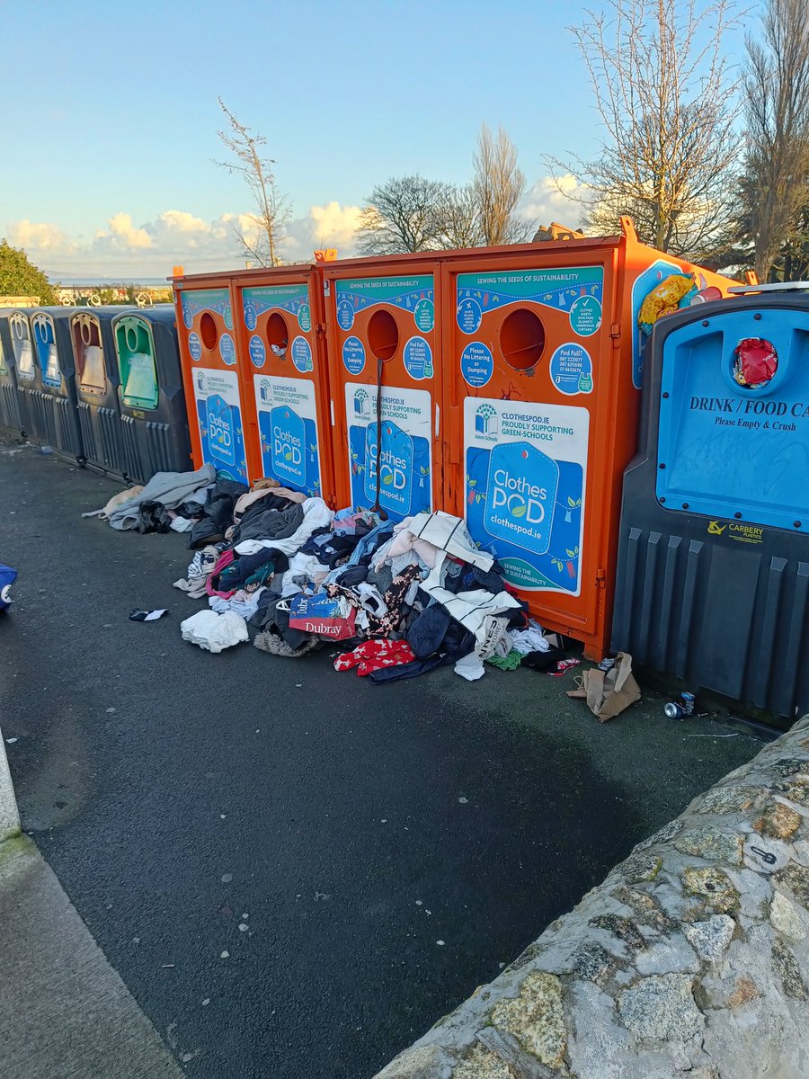 Booterstown clothes pod overflowing. Reported it, let me know if you see similar so we can ensure more frequent collections.