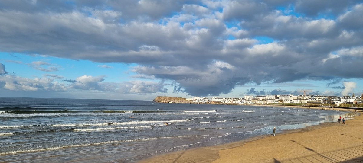 Nbocvw's tweet photo. @WeatherCee @bbcniweather Lovely sunny afternoon #Portrush https://t.co/IIrGLDddih