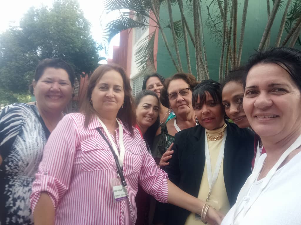 CalixtoOrozco's tweet photo. Profesionalismo, incondicionalidad y entrega son los pilares básicos que cultivan nuestros compañeros de la @ucmvccu al ser capaces de extender su mano solidaria con nuestros hermanos de Latinoamérica. #CubaPorLaVida #PorLaAcreditación https://t.co/6EBVD3DtWl