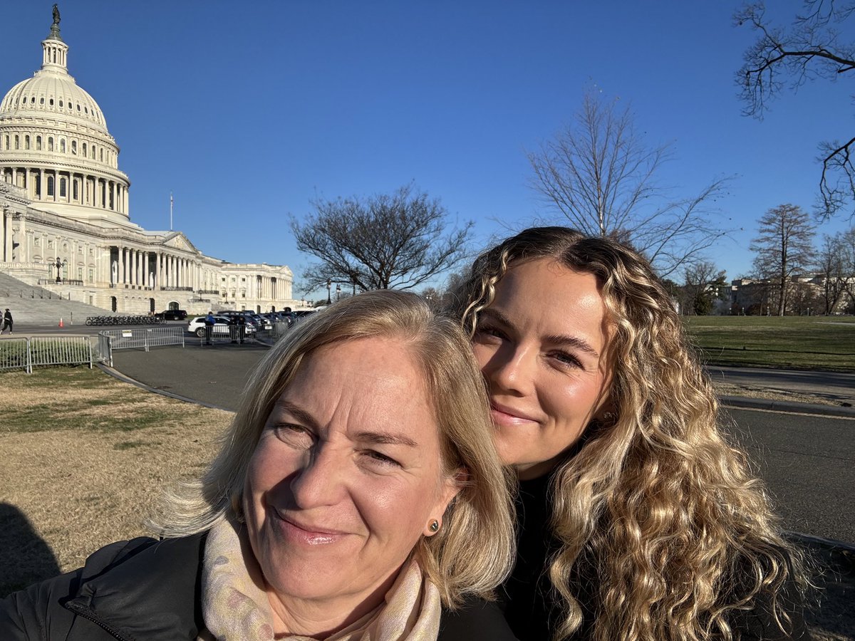 Valgkampen er sat i gang - verdens vigtigste boksekamp mellem to udgaver af USA. <a href="/CelinaDanielsen/">Celina Liv Danielsen</a> og jeg drager snart ud i det bagland - der skal træffe den vigtige beslutning. Inden da læs her min analyse af de to aldrende herrer i ringen.
<a href="/tv2newsdk/">TV 2 NEWS</a> <a href="/Sinne_Conan/">Sinne Conan</a> <a href="/lykkefriis/">Lykke Friis</a>