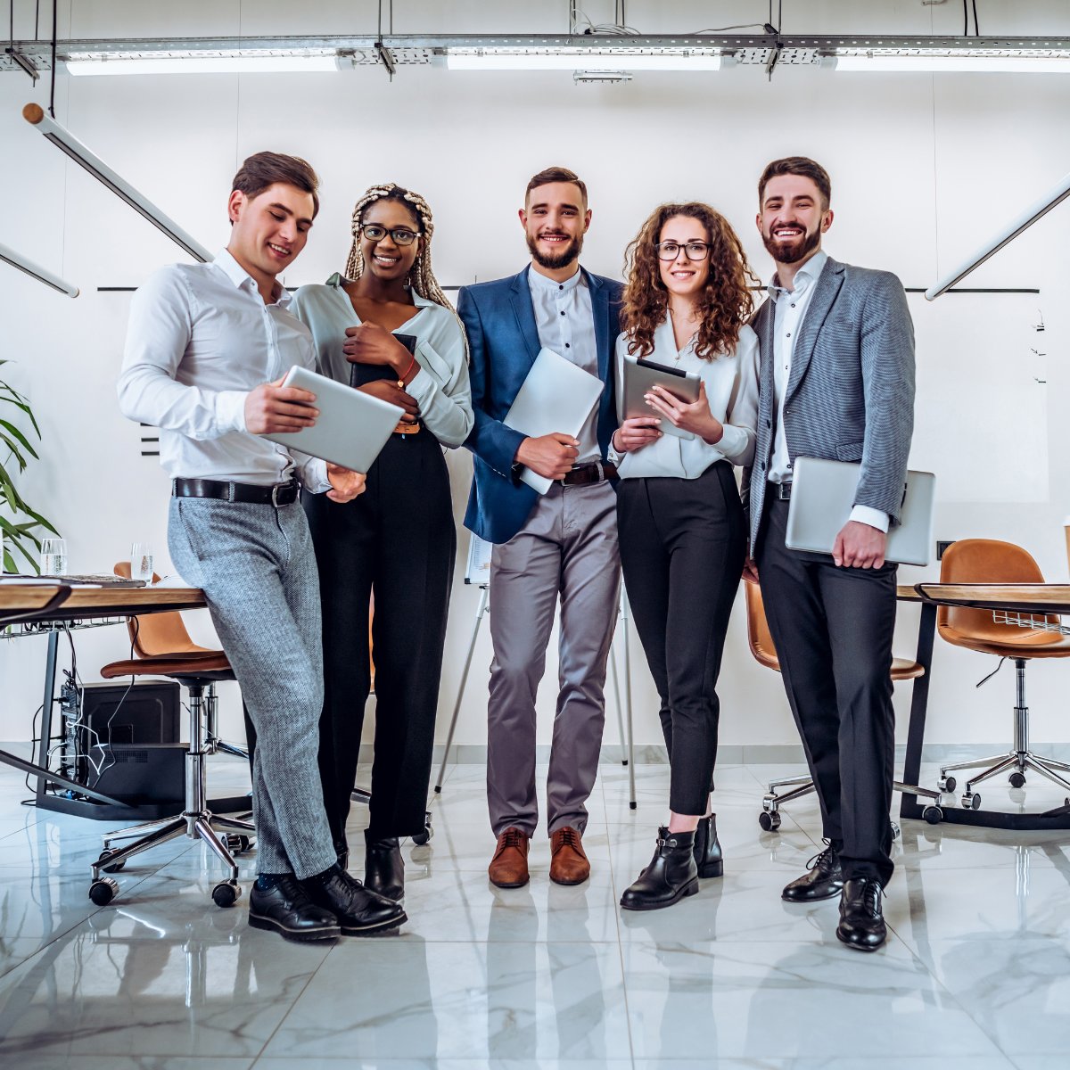 Brandibay1's tweet photo. 👔💼Vous voulez faire bonne impression au bureau avec un look professionnel et élégant ? Ne cherchez plus, nous avons quelques conseils pour vous ! 💼✨
https://t.co/Hz8J3yjgjR
#LookProfessionnel #StyleÉlégant #AuBureau #Bargains #Brandibay #Tendance #Mode #Shopping #Conseils https://t.co/ttzMtlAjlb
