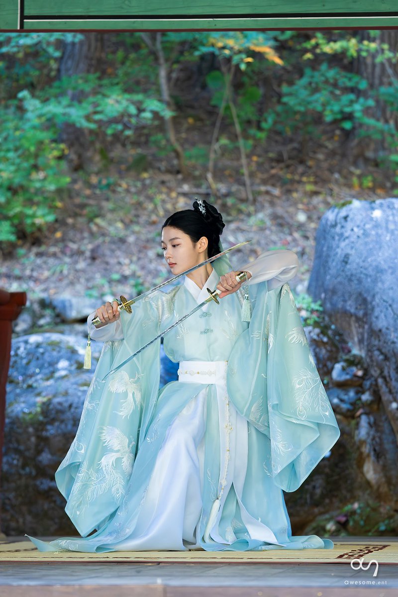 kdramamiss's tweet photo. an ethereal sword dancer yoojung the sageuk fairy https://t.co/o4rnRDjM8L
