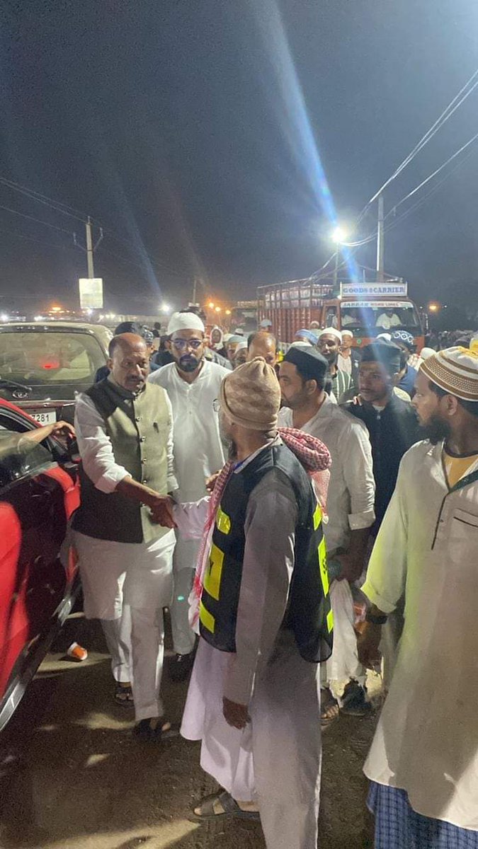 syedsulaiman92's tweet image. On the instructions of @aimim_national President Barrister @asadowaisi, #AIMIM MLAs @Md_MajidHussain @kausarmohiuddin @MohdMubeen58 attends Tablighi Jamaat Deeni Ijtema at Pargi, Vikarabad, Telangana.

#pargi #pargiijtema #ijtema #deeniijtema #tablighijamaat #tablighijamaatijtema