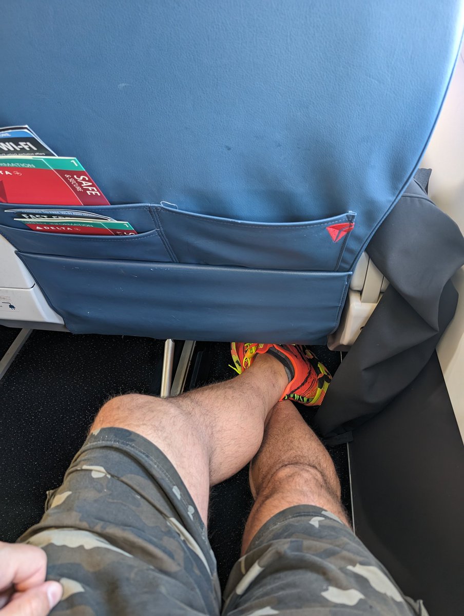 bgetsbetter's tweet image. Really appreciating the first class seat on the long leg to Vegas. #legroom