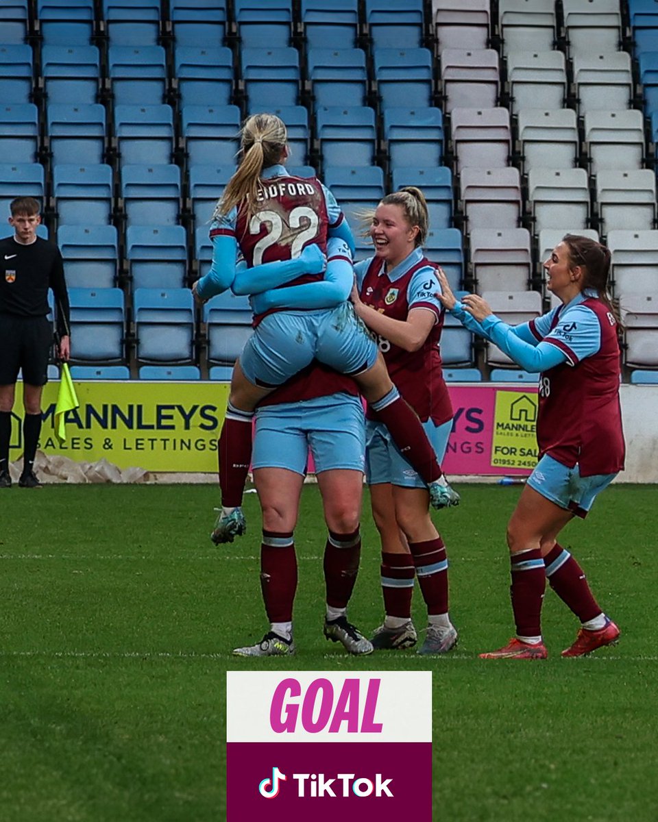 Leaping into your first goal for the Clarets 😍

1-1