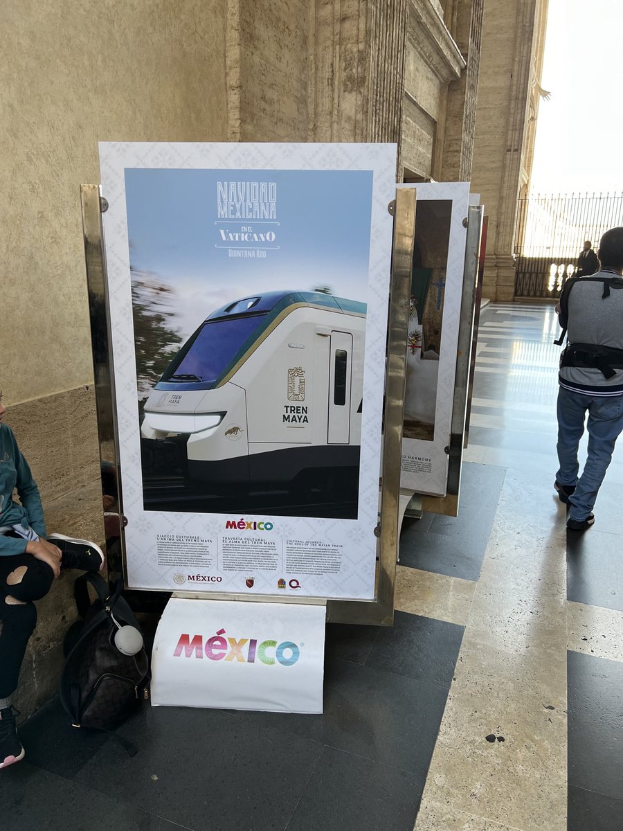 Todavía más gráfico, el tren maya, en el Vaticano. Se me había olvidado compartírselos. Para deleite de los mensajes odiadores.