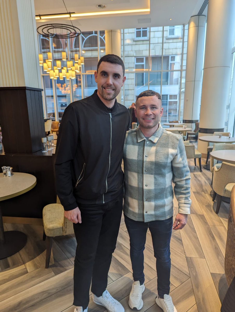 talesfromtherin's tweet photo. Well that was an amazing Sunday surprise. I was lucky enough to spend some time with Irish boxing legends @RealCFrampton, @WayneMcCullough and Joe Lowe #ifcarlsbergdidsundays 👍🏻🥊 https://t.co/zUClt8zuve