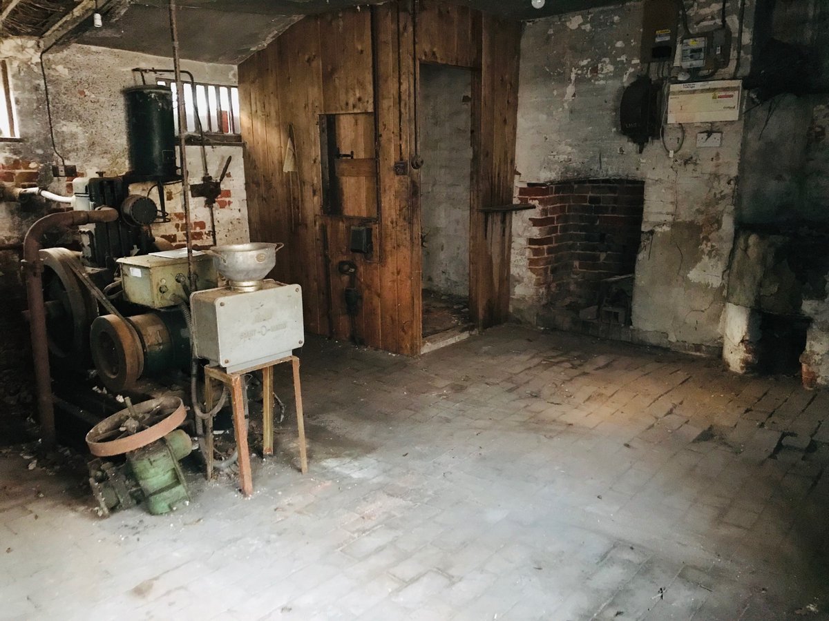 JulietBlaxland's tweet photo. Old Rec museum of social history: the generator roomโฆ ๐โก๏ธ๐ฌ๐ฌ๐ฌ #OldRec #Suffolk #Lister #StartOMatic https://t.co/NHb8W5WOJk