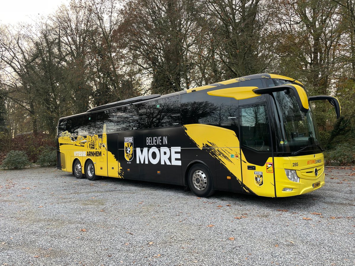 FletcherFootbal's tweet photo. Wij bedanken Vitesse voor het verblijf bij Fletcher Hotel Château De Raay in #Baarlo en succes met de oefenwedstrijd tegen @vflbochum1848ev
#vitesse #arnhem #baarlo #fletcherfootball #football #BOCVIT #voetbal #chateauderaay #hotelbaarlo #eredivisie #matchday #friendly https://t.co/aAYZfrSDxP