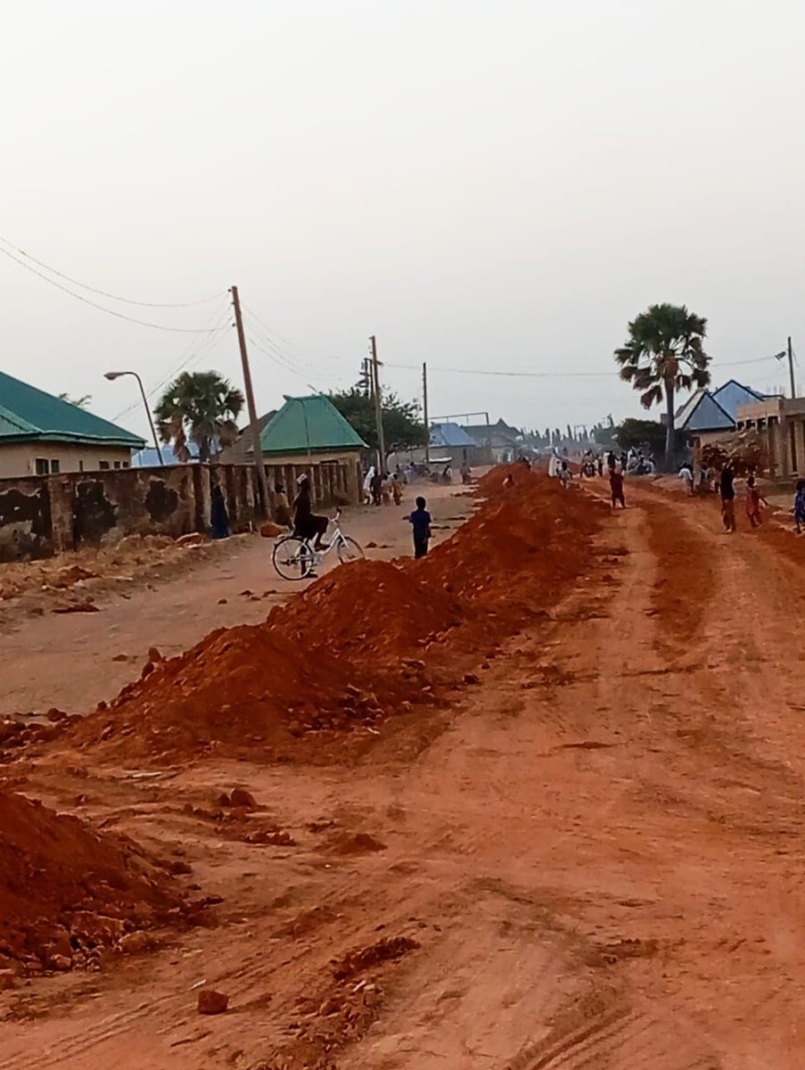 Governor @ubasanius ’s transformation agenda is not just on paper. This is an ongoing construction of a 10 km road in Takalafiya, Soba LGA. It is one of the many projects across the state as part of the Governor‘s rural transformation agenda. 

#KadunaRuralTransformation