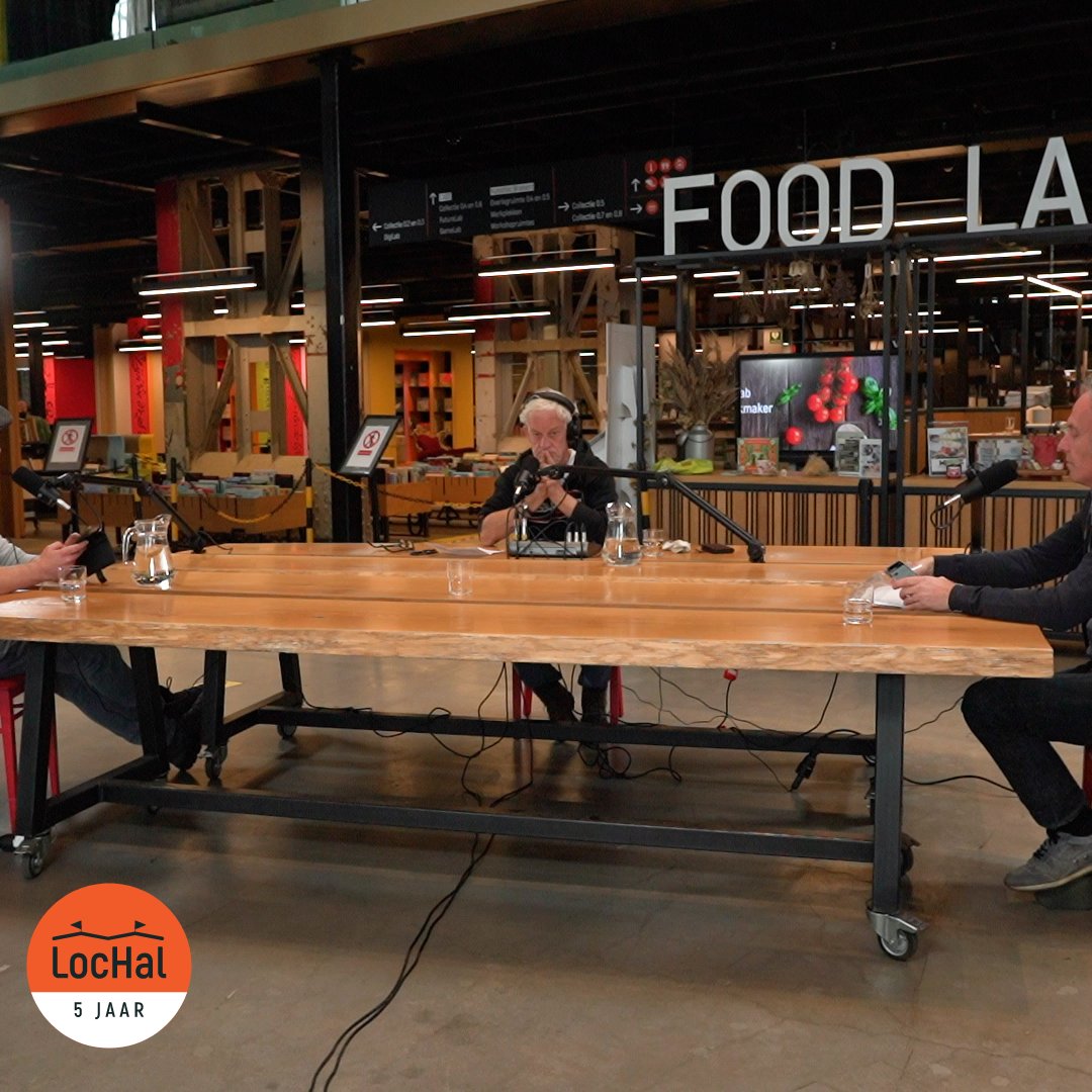 🎉𝟱 𝗝𝗔𝗔𝗥 𝗟𝗢𝗖𝗛𝗔𝗟🎉
Kom luisteren naar een speciale editie van Tilbuzz geheel in het teken van het 5 jarig bestaan van de LocHal.  Samen met medewerkers, bezoekers en wethouders blikken we terug op de mooiste momenten van de afgelopen jaren. lochal.nl/5-jaar-lochal