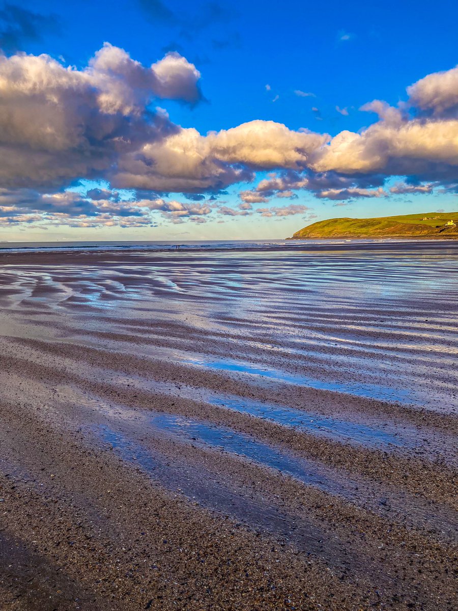 Beautiful start to the morning, beach stroll followed by a hot coffee! ☕️ Good morning. #croydecoffee #coffeeseller #croydetea #croydeteas #teaseller #teatime #teabythesea #tealover #croyde #croydebay #coffeetime #coffee #coffeebythesea #northdevon #north_devon