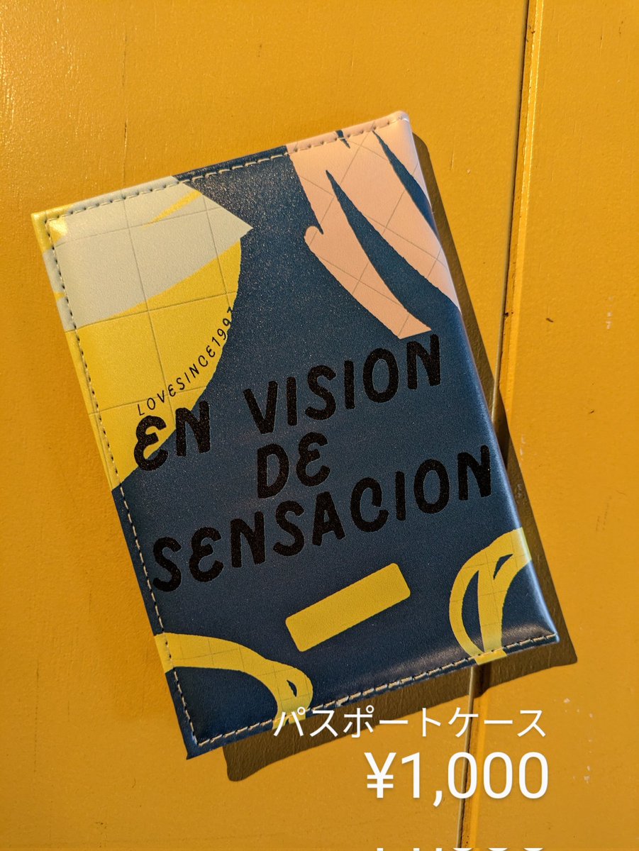 Lovesince1997JP's tweet photo. ▶巾着袋 ¥500
▶展示会トートバッグ ¥800
▶展示会パスポートケース ¥1,000 https://t.co/0MRiOLBngb