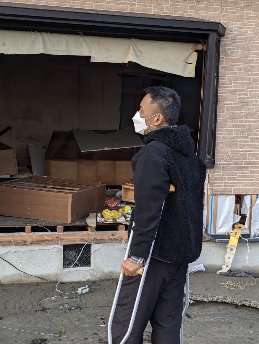 自身も松葉杖をつきながら
満身創痍、命懸けで被災地を調査してくださりありがとうございました。被災地にとり残された人々にとってどんなに心強かった事だろう。生きる希望を持てた事だろう。
暗闇の中に光を見た思いだっただろう。

山本太郎さんが、
真の国会議員だと思う。

一国民として感謝